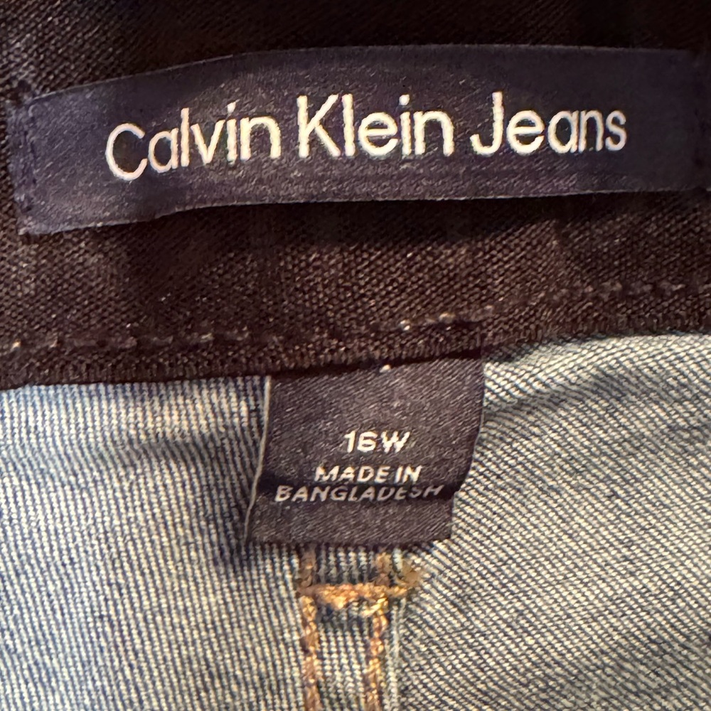 Calvin Klein Jeans Women's Medium Blue Denim Cuffed Shorts - Picture 8 of 11